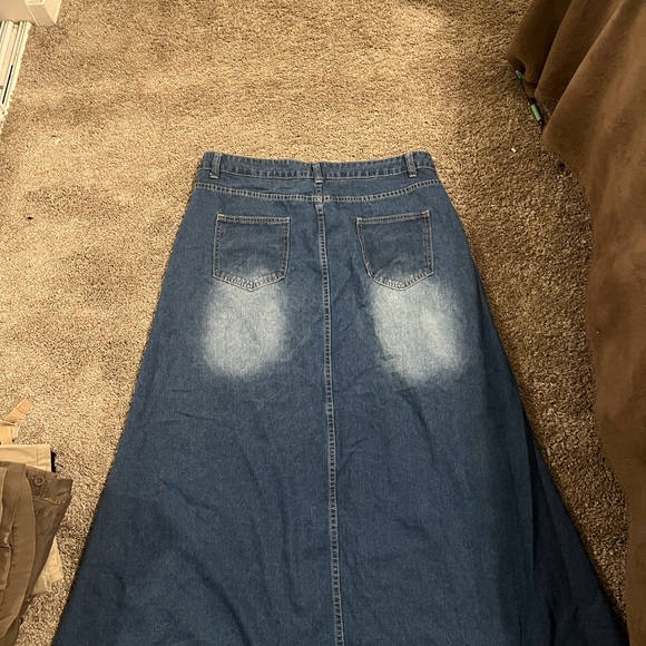 Blue long skirt - Picture 2 of 2